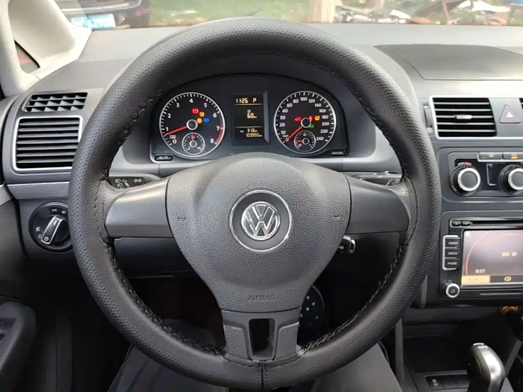 Volkswagen Touran 2015 — фото 11