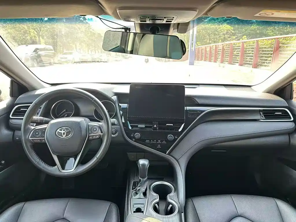 Toyota Camry 2022 — фото 16