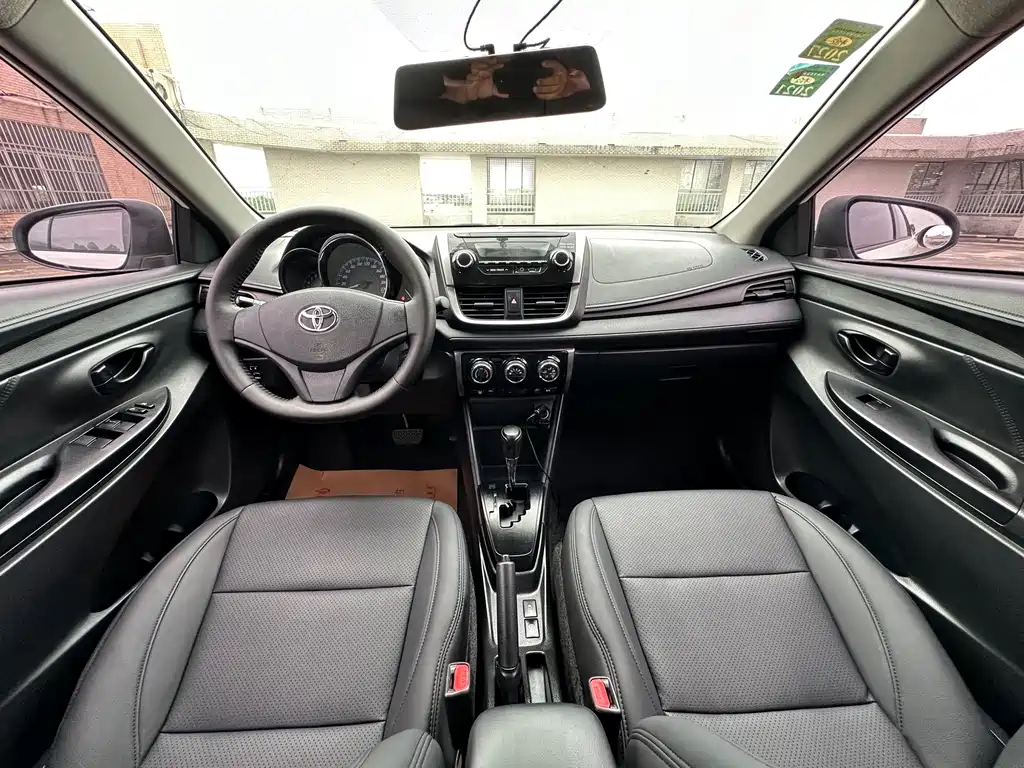 Toyota Yaris L 2019 — фото 12
