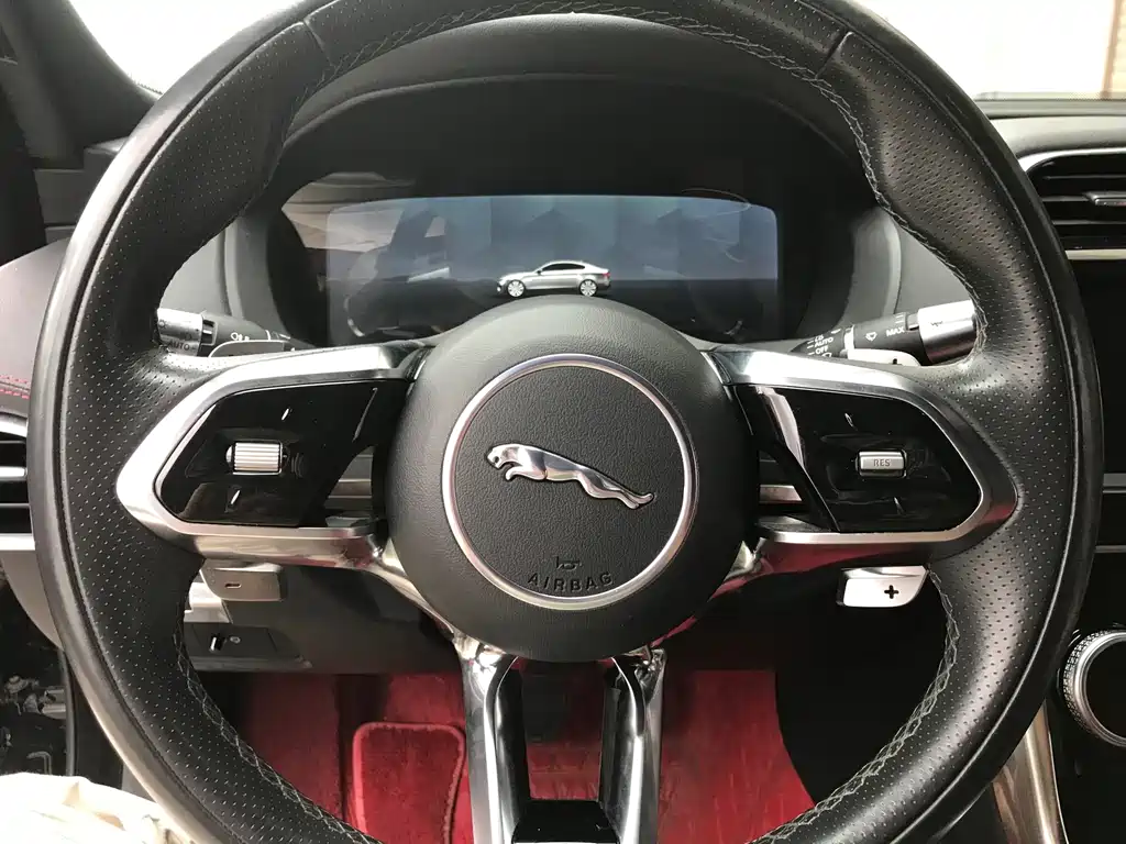 Jaguar XEL 2021 — фото 10