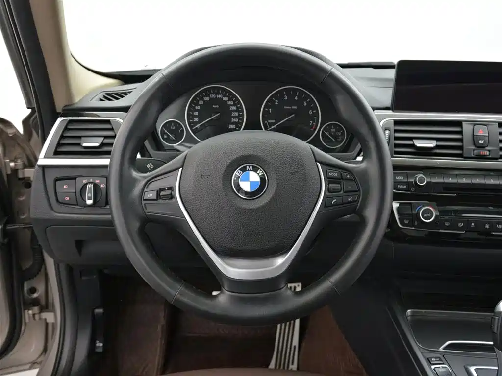 BMW 3 Series 2019 — фото 14