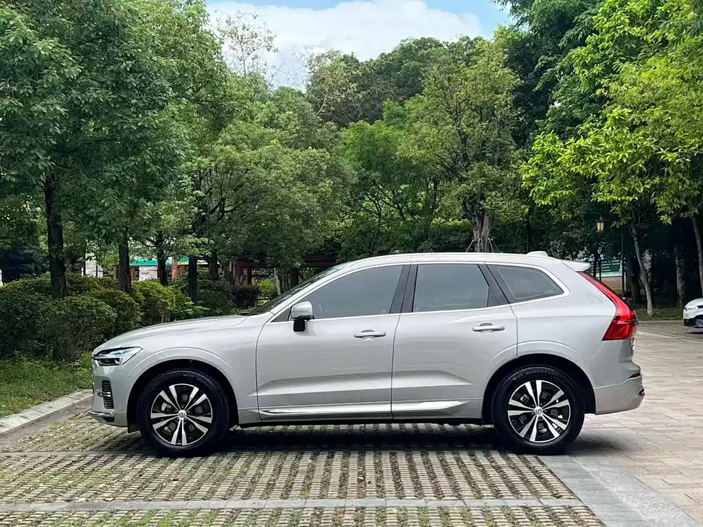 Volvo XC60 2022 — фото 7