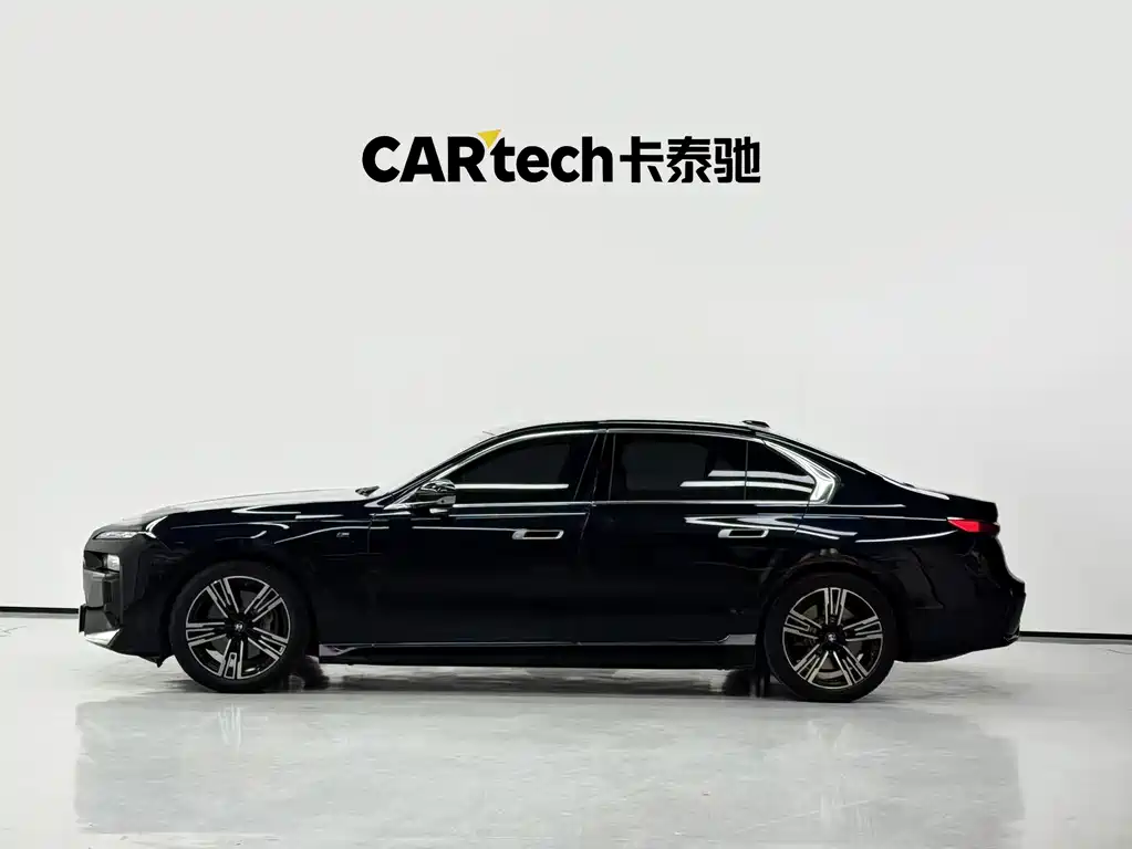 BMW i7 2025 — фото 3