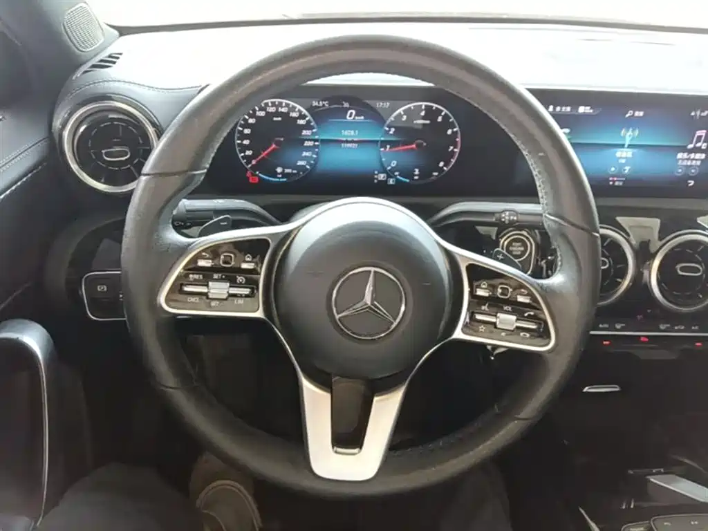 Mercedes-Benz A-Class 2021 — фото 11