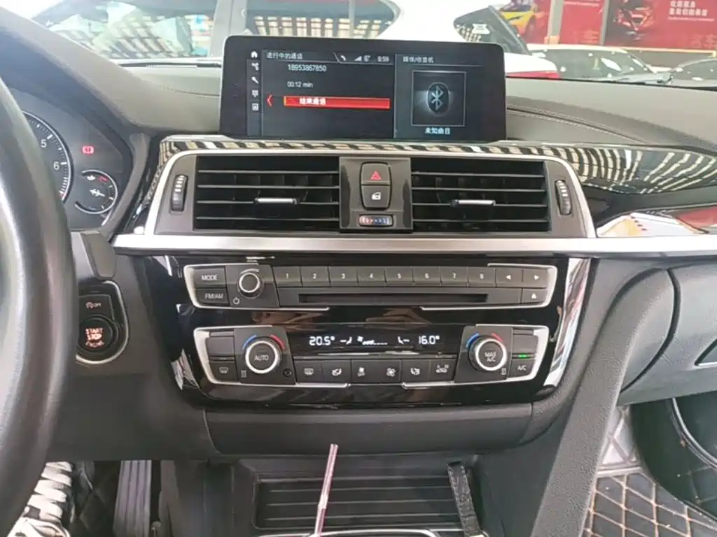 BMW 3 Series 2019 — фото 13