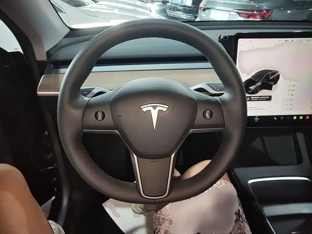 Tesla Model Y 2022 — фото 11