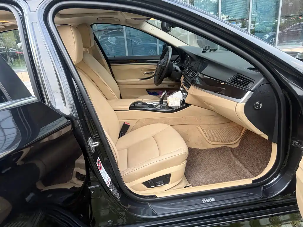 BMW 5 Series 2012 — фото 12
