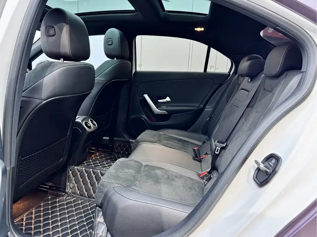 Mercedes-Benz A-Class 2023 — фото 10