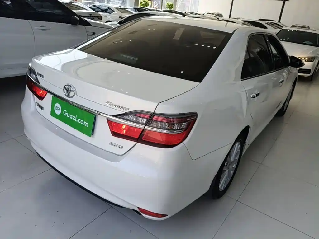 Toyota Camry 2015 — фото 7
