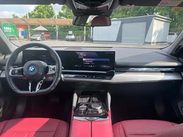 BMW i5 2025