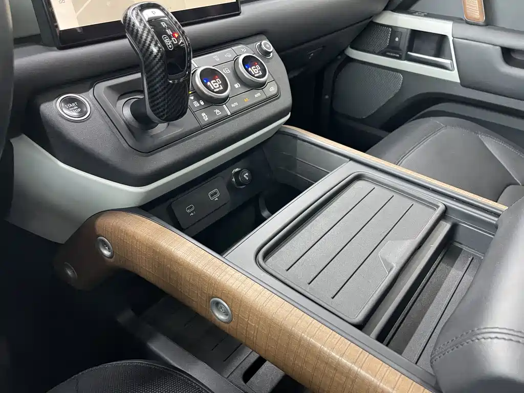 Land Rover Defender 2022 — фото 14