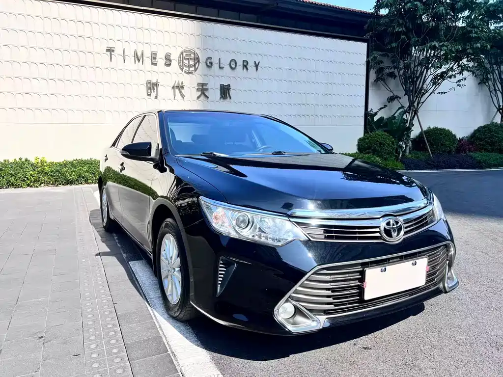 Toyota Camry 2015 — фото 3