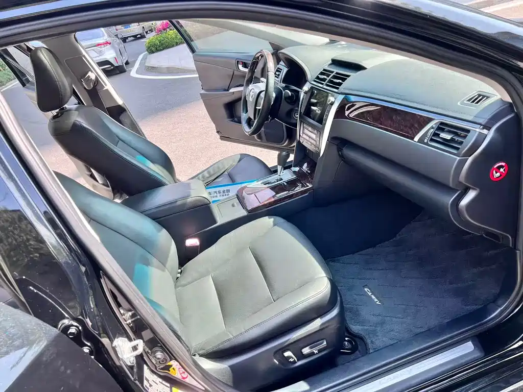 Toyota Camry 2015 — фото 5
