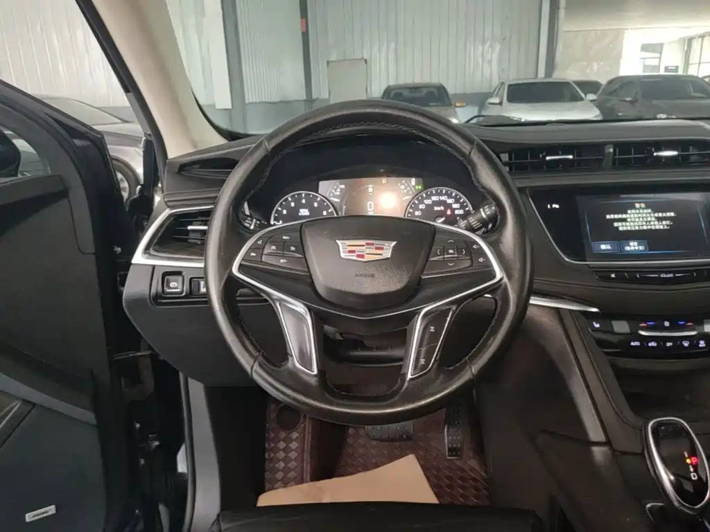 Cadillac XT5 2019 — фото 11