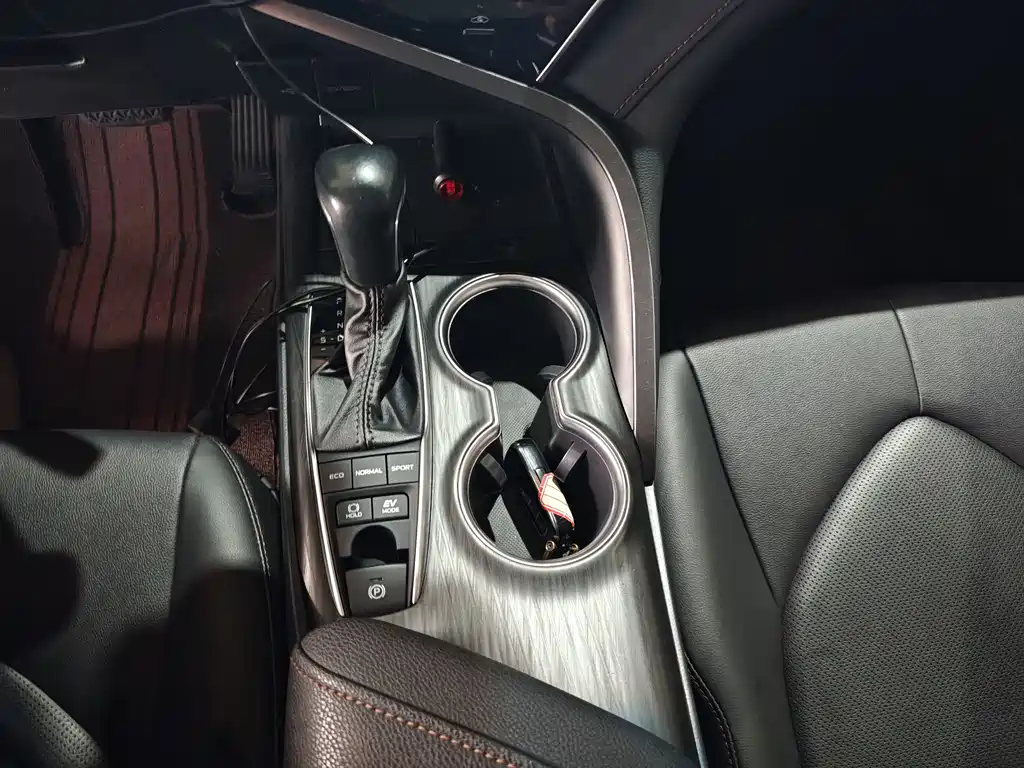 Toyota Camry 2022 — фото 11