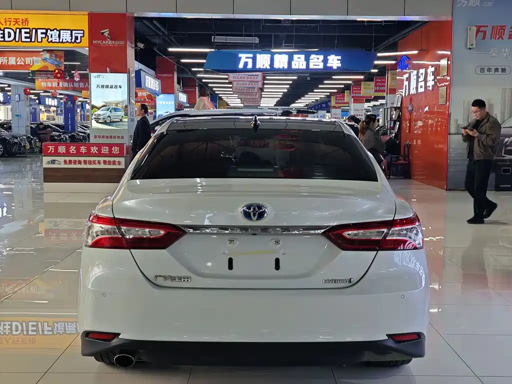 Toyota Camry 2022 — фото 17