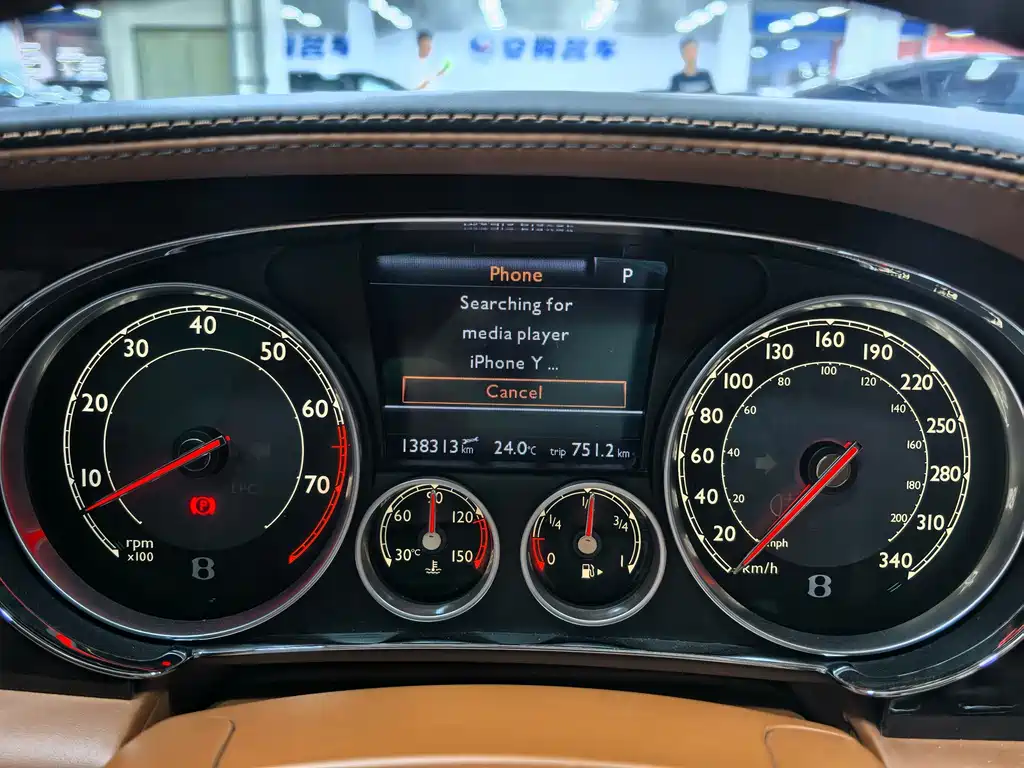 Bentley Flying Spur 2014 — фото 15