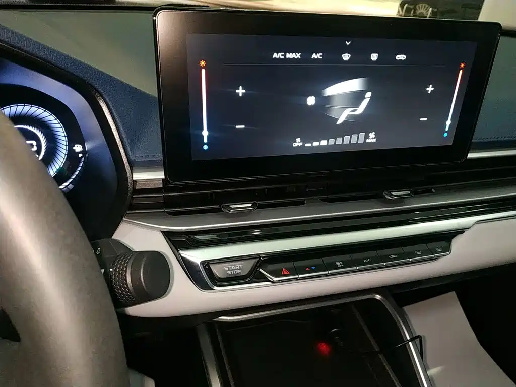 Geely Emgrand 2023 — фото 13