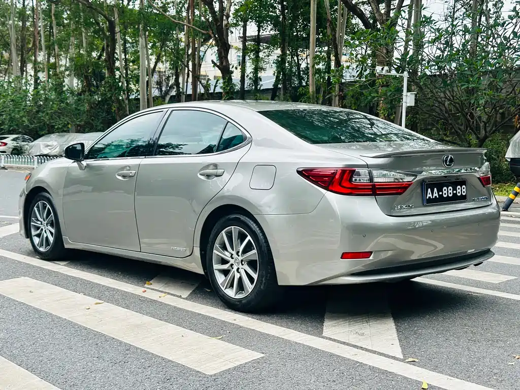 Lexus ES 2018 — фото 5