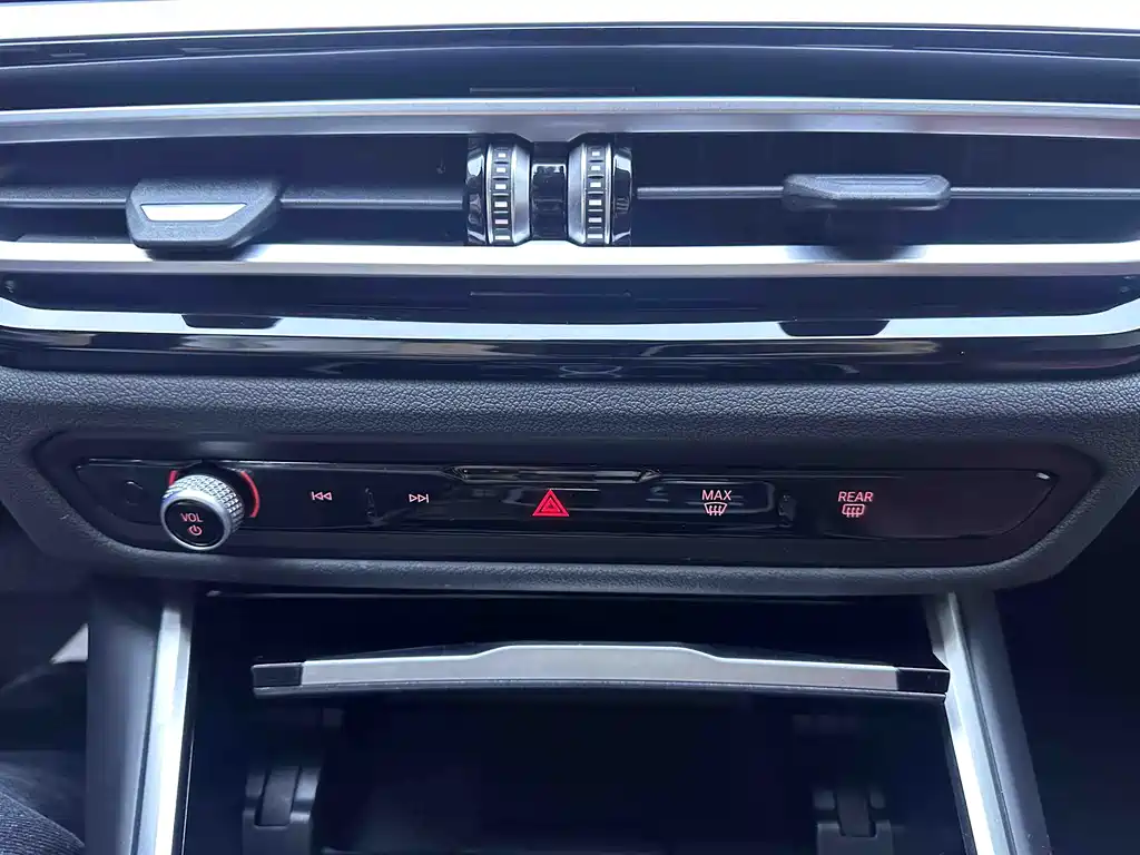 BMW 3 Series 2023 — фото 13