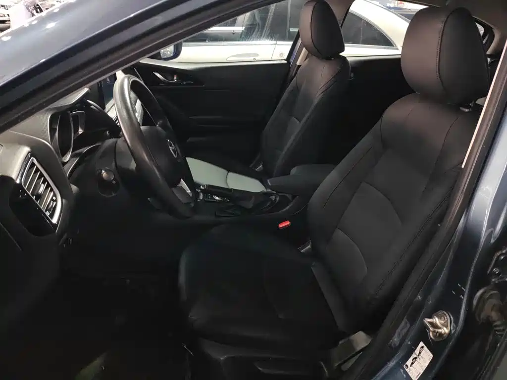 Mazda 3 Axela 2015 — фото 11