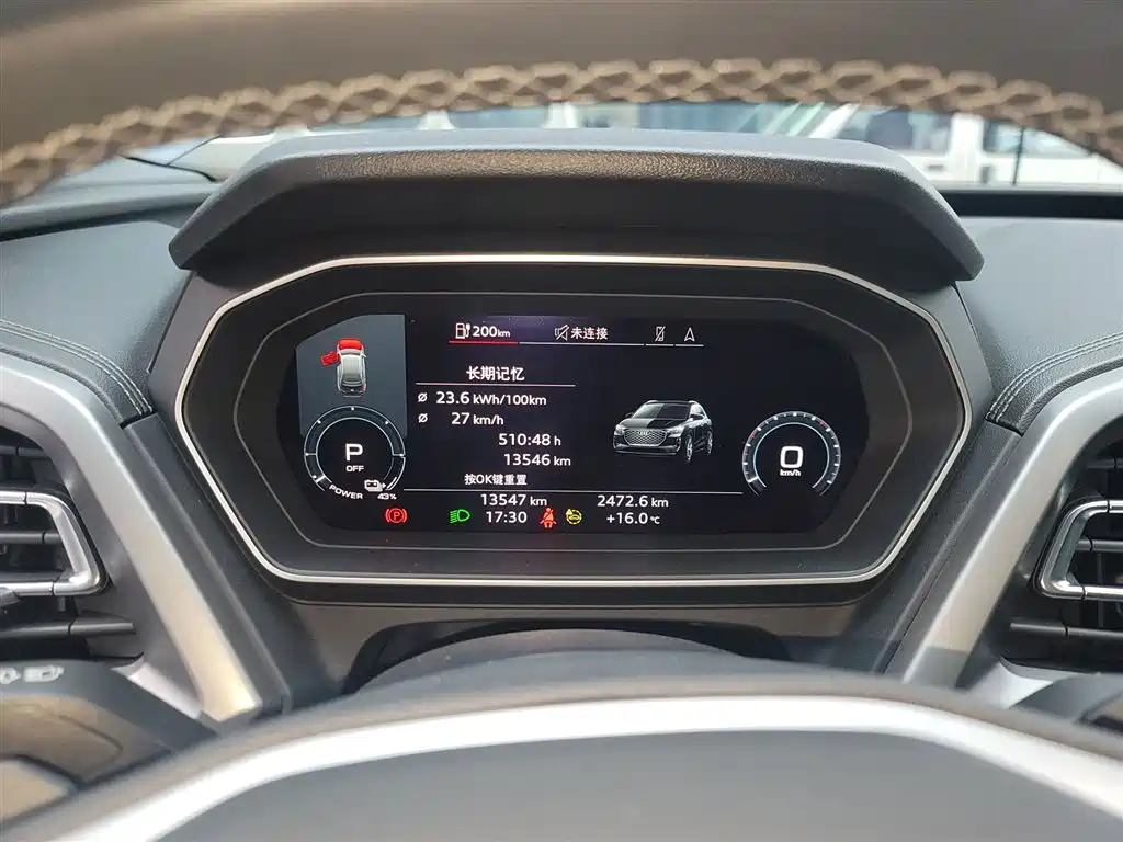 Audi Q4 e-tron 2023 — фото 12