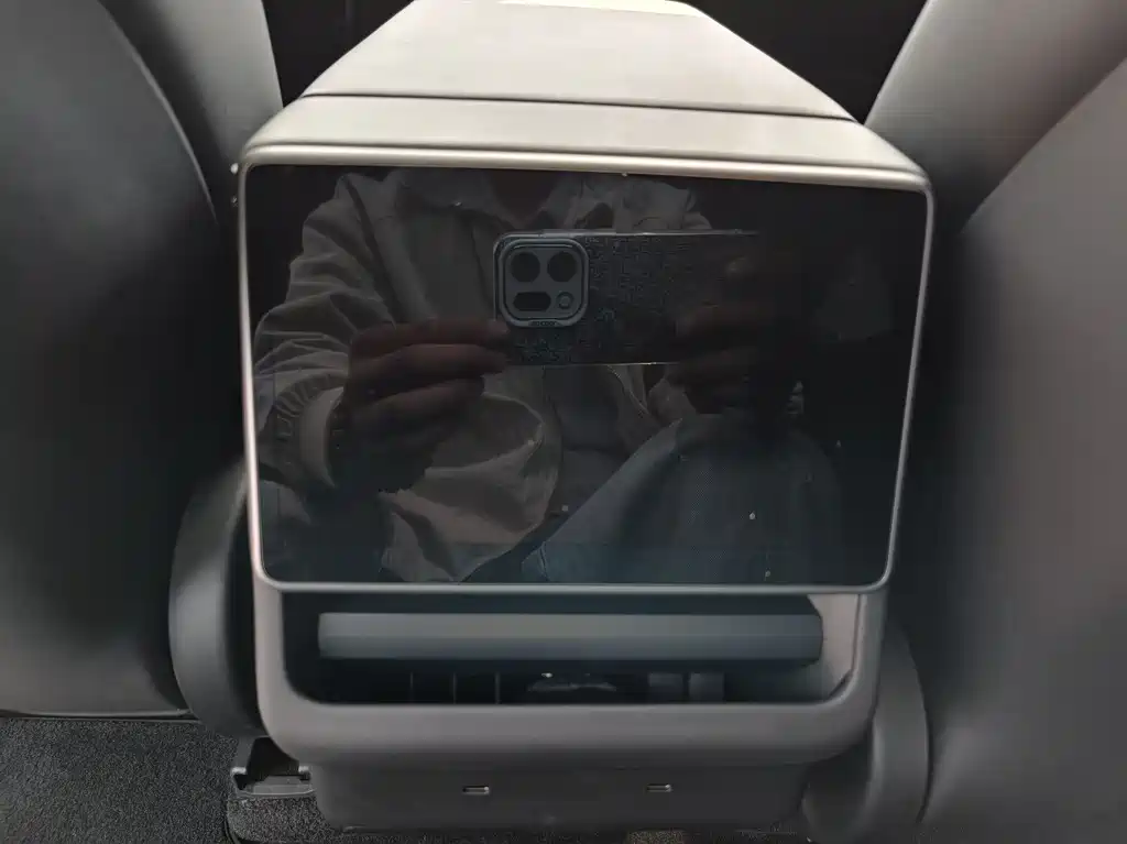 Tesla Model Y L 2025 — фото 16