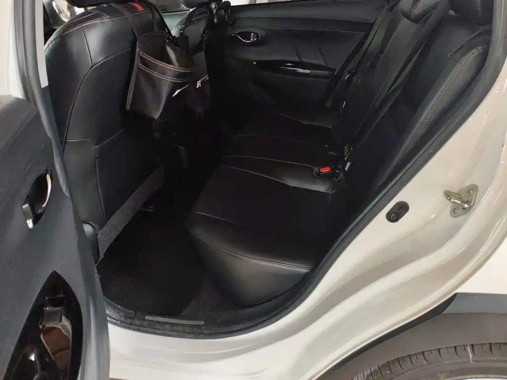 Toyota Yaris L 2022 — фото 15