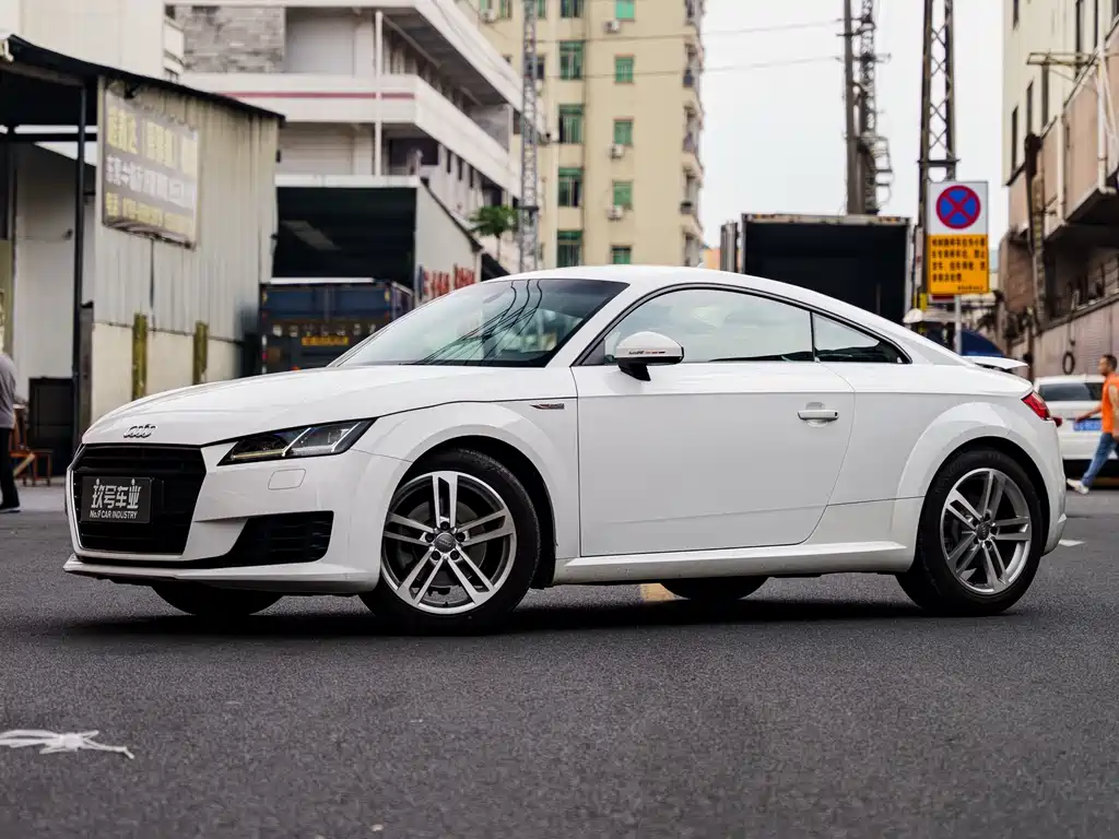 Audi TT 2015 — фото 1