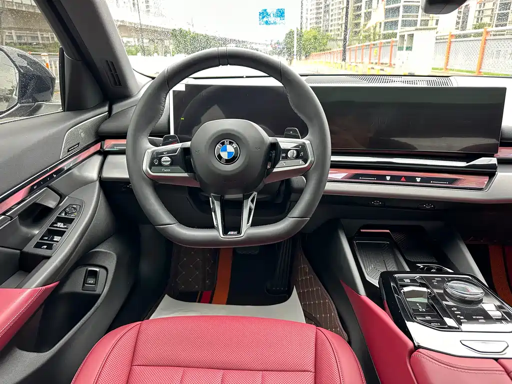 BMW 5 Series 2025 — фото 10