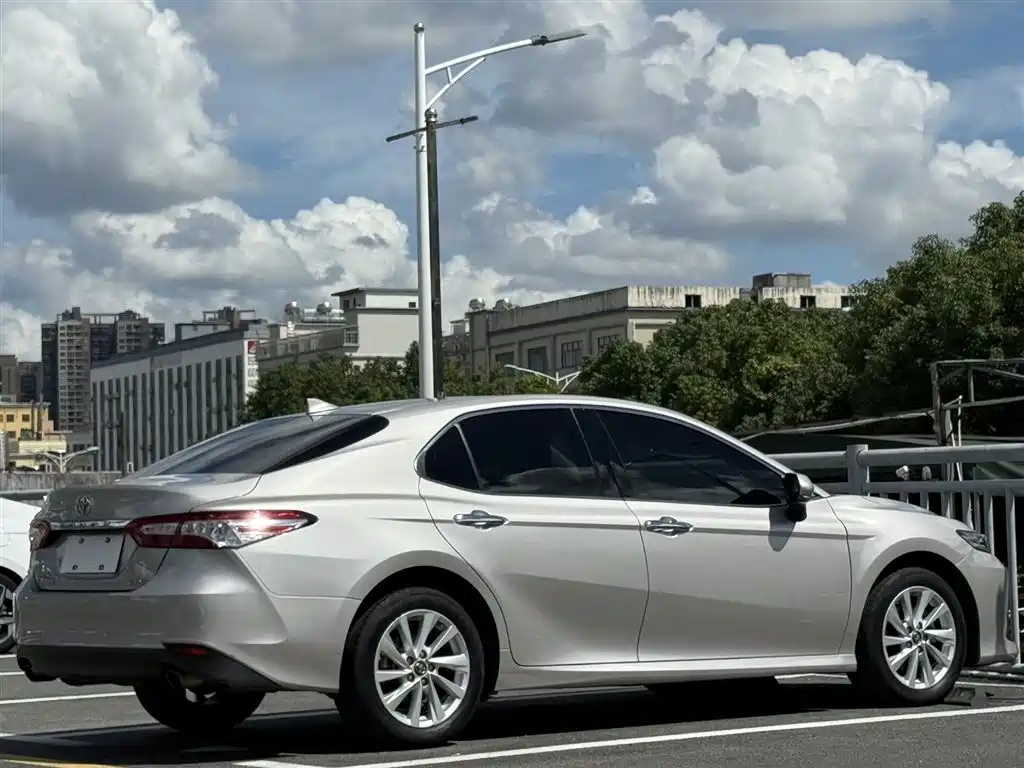 Toyota Camry 2022 — фото 9