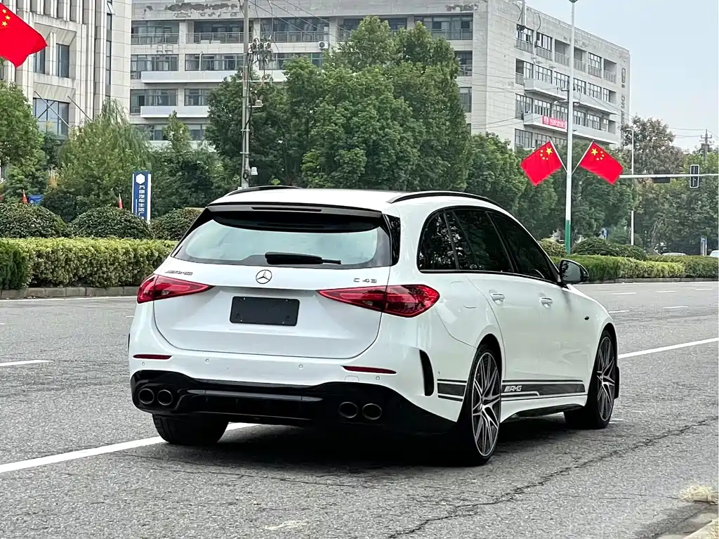 Mercedes-Benz C-Class AMG 2024 — фото 4