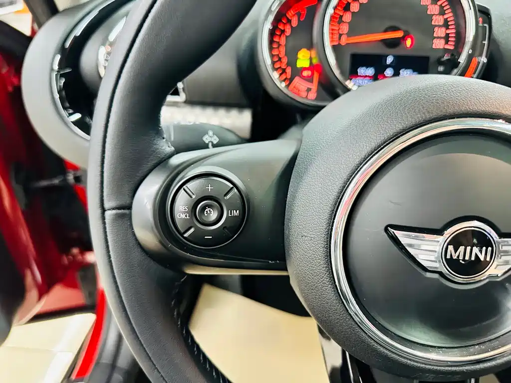 MINI Clubman 2018 — фото 47