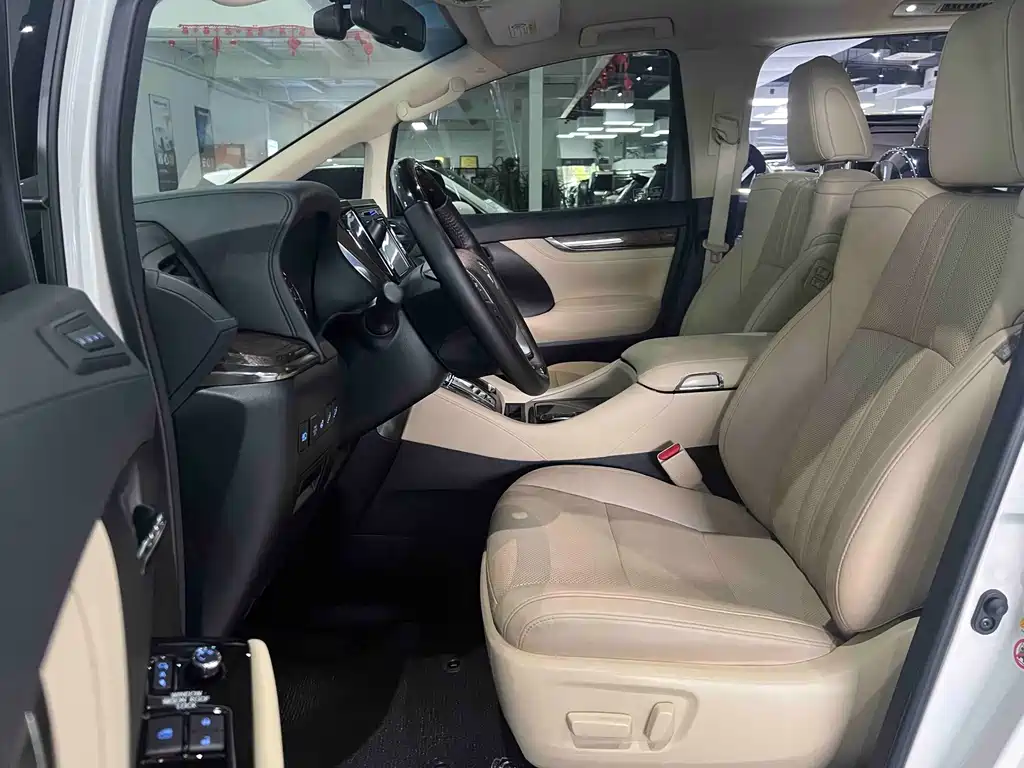 Toyota Alphard 2018 — фото 16