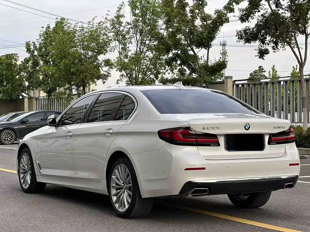 BMW 5 Series 2021 — фото 15