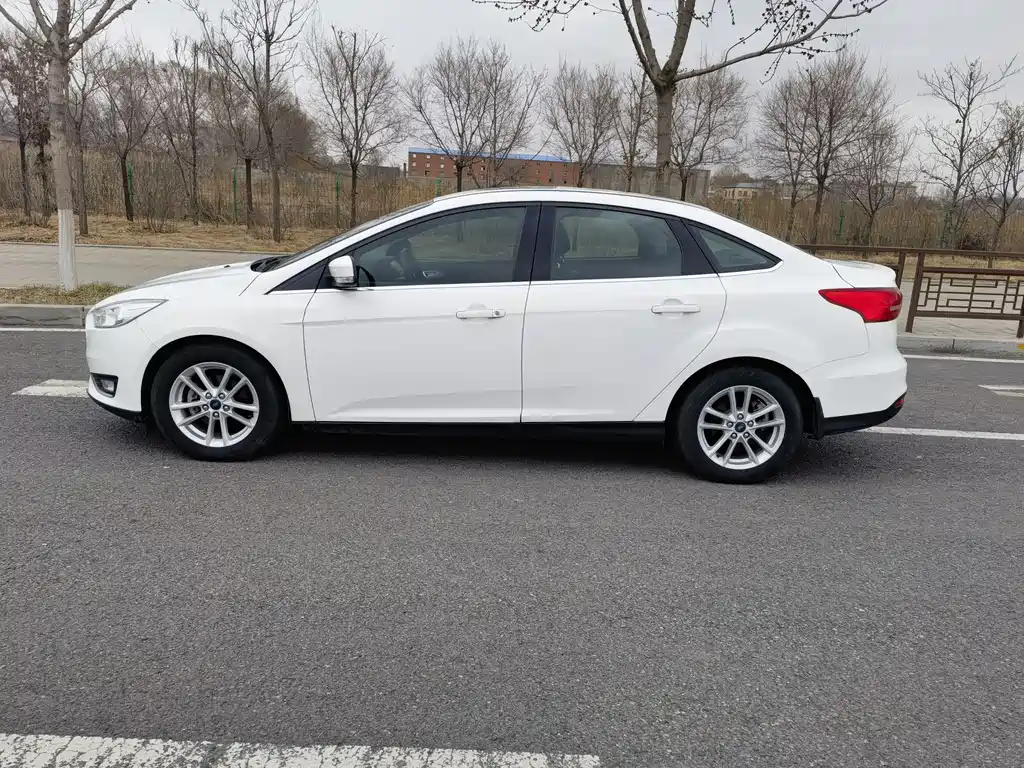 Ford Focus 2015 — фото 4