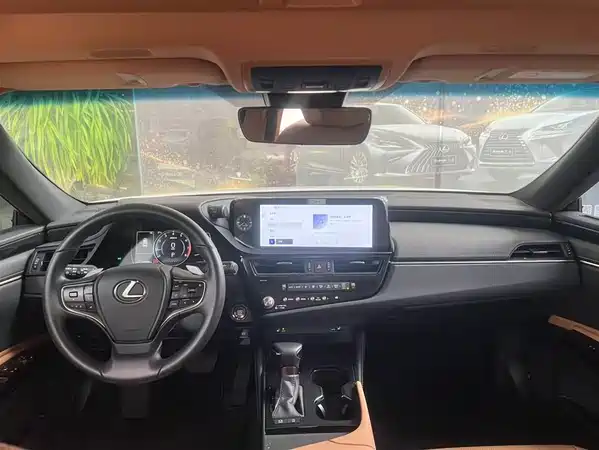 Lexus ES 2023