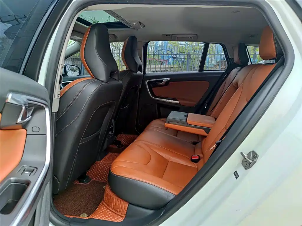 Volvo V60 2015 — фото 10