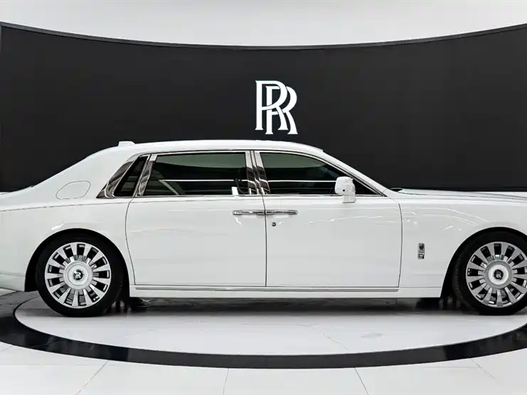 Rolls-Royce Phantom 2019 — фото 7