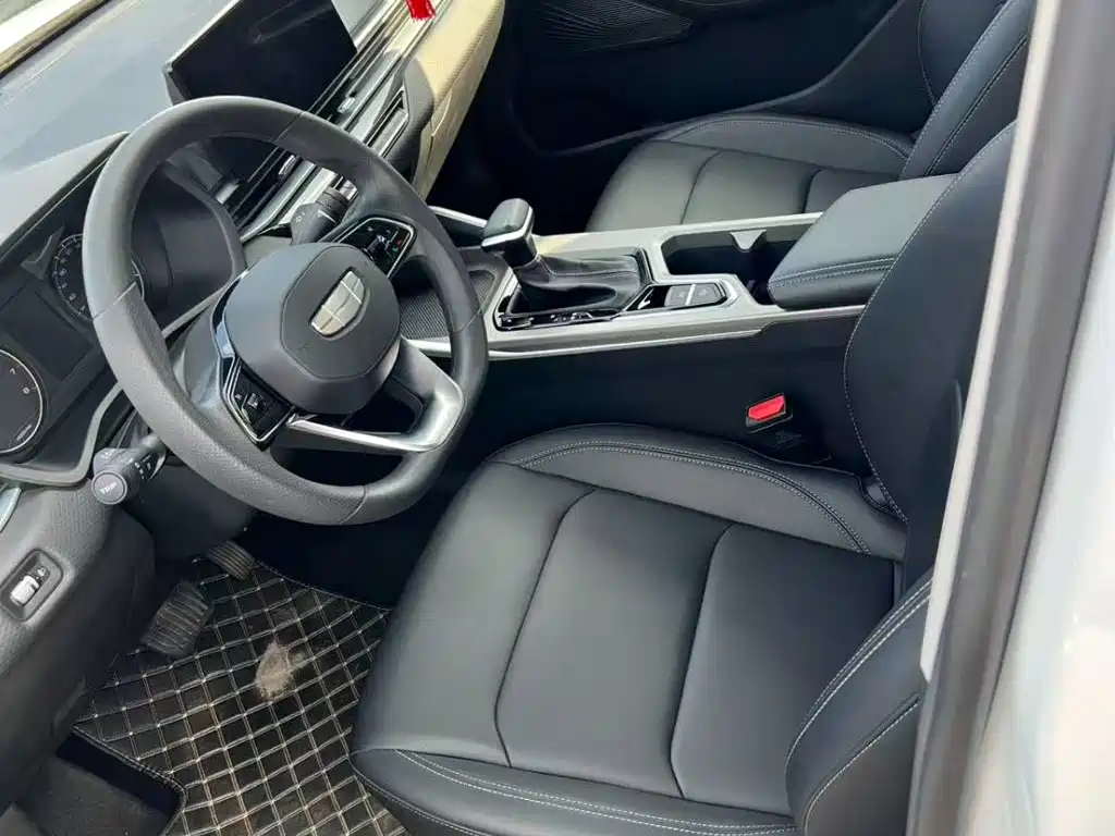 Geely Emgrand 2025