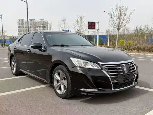 Toyota Crown 2016