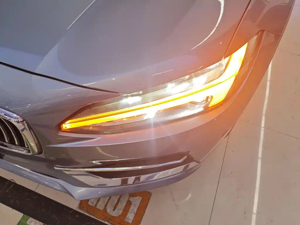 Volvo S90 2017 — фото 24
