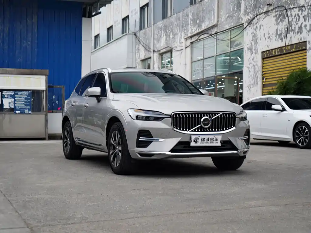Volvo XC60 2022 — фото 12