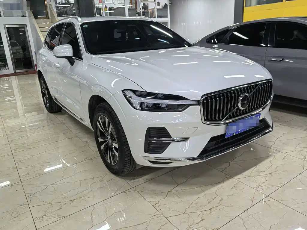 Volvo XC60 2023 — фото 3