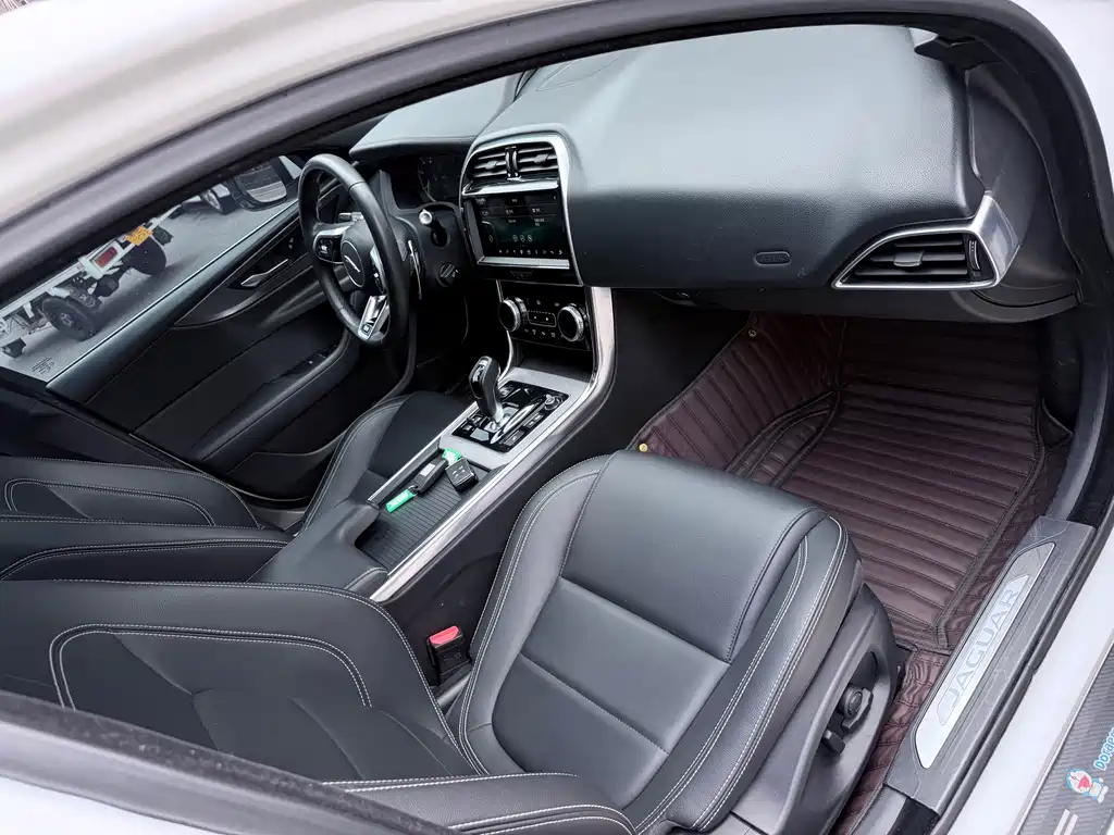 Jaguar XEL 2021 — фото 10