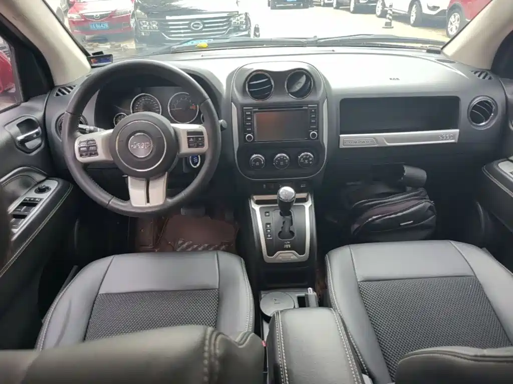 Jeep Compass 2014 — фото 10