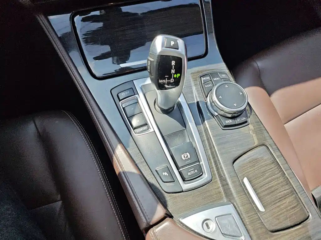 BMW 5 Series 2016 — фото 14