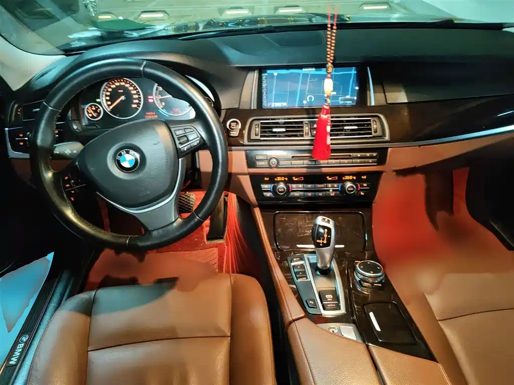 BMW 5 Series 2015 — фото 13