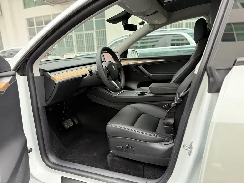 Tesla Model Y 2021