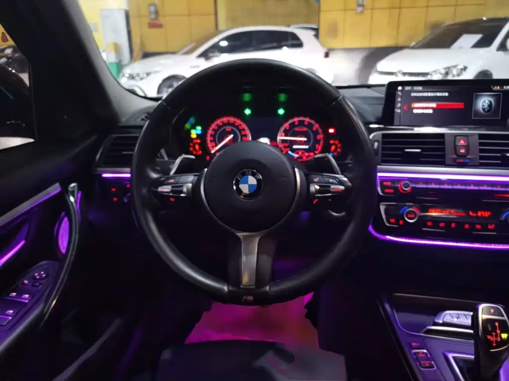 BMW 3 Series 2018 — фото 11